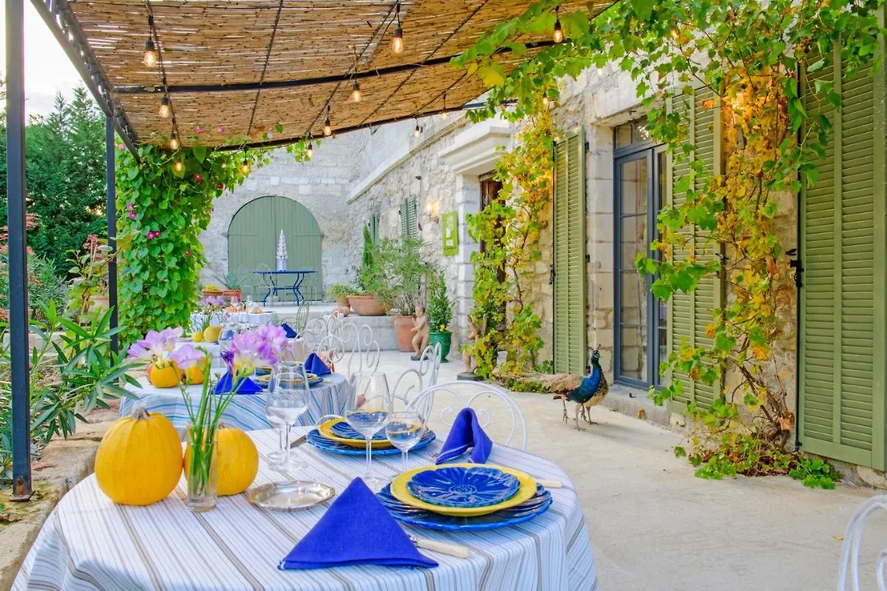Bastide De Bellegarde Bed & Breakfast Avignon 2*,